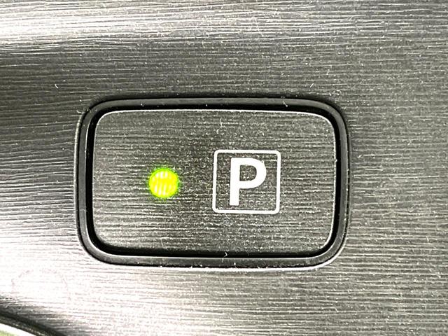 プリウス Sツーリングセレクション SDナビ ETC スマートキー HIDヘッドライト HIDフォグライト クルーズコントロール ステアリングスイッチ オートエアコン 純正17インチアルミホイール CD再生 地デジ オートライト(32枚目)