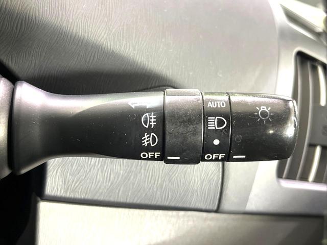 プリウス Sツーリングセレクション SDナビ ETC スマートキー HIDヘッドライト HIDフォグライト クルーズコントロール ステアリングスイッチ オートエアコン 純正17インチアルミホイール CD再生 地デジ オートライト(36枚目)