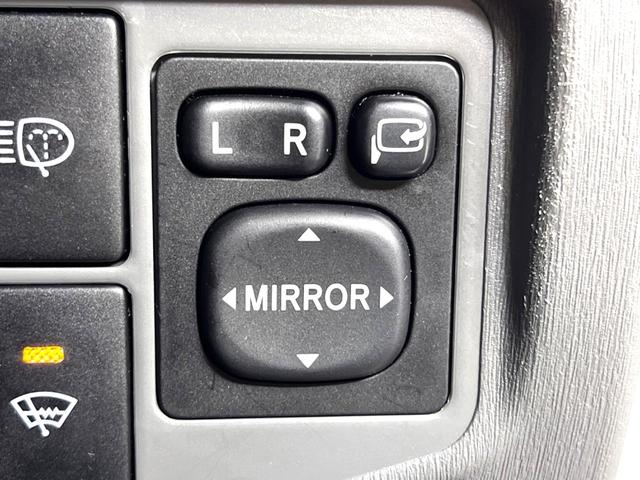 プリウス Sツーリングセレクション SDナビ ETC スマートキー HIDヘッドライト HIDフォグライト クルーズコントロール ステアリングスイッチ オートエアコン 純正17インチアルミホイール CD再生 地デジ オートライト(38枚目)