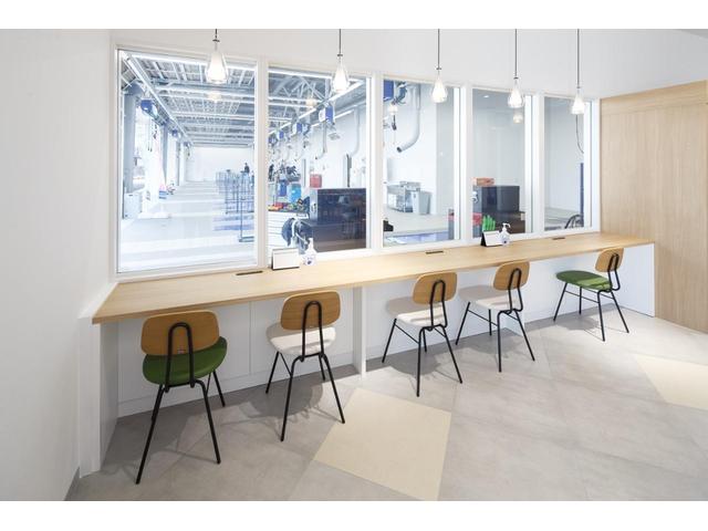 プリウス Sツーリングセレクション SDナビ ETC スマートキー HIDヘッドライト HIDフォグライト クルーズコントロール ステアリングスイッチ オートエアコン 純正17インチアルミホイール CD再生 地デジ オートライト(78枚目)