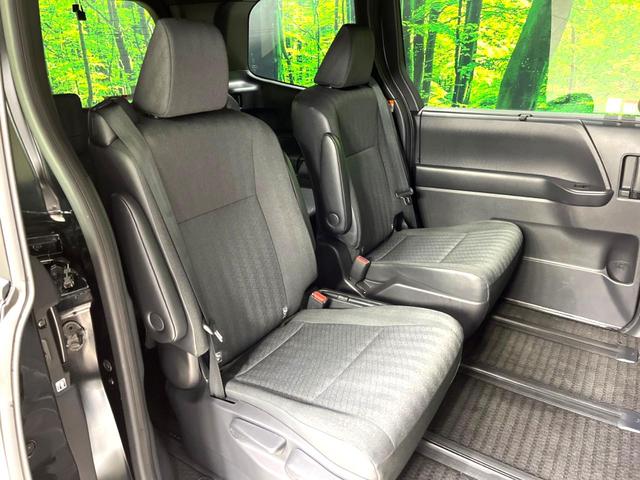 ヴォクシー ハイブリッドＳ－Ｇ　後席モニター　両側電動スライドドア　衝突軽減装置　純正９型ナビ　全周囲カメラ　レーダークルーズコントロール　ＥＴＣ　Ｂｌｕｅｔｏｏｔｈ　フルセグ　ドラレコ　ＬＥＤヘッド　レーンキープアシスト（9枚目）