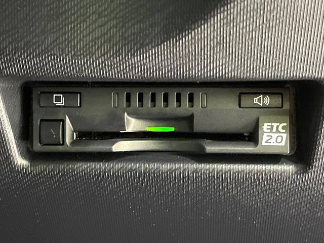 アクア S 純正ナビ バックカメラ 衝突軽減 禁煙車 ドラレコ ETC2.0 オートエアコン Bluetooth フルセグ オートマチックハイビーム 横滑り防止装置 ドアバイザー プライバシーガラス(7枚目)