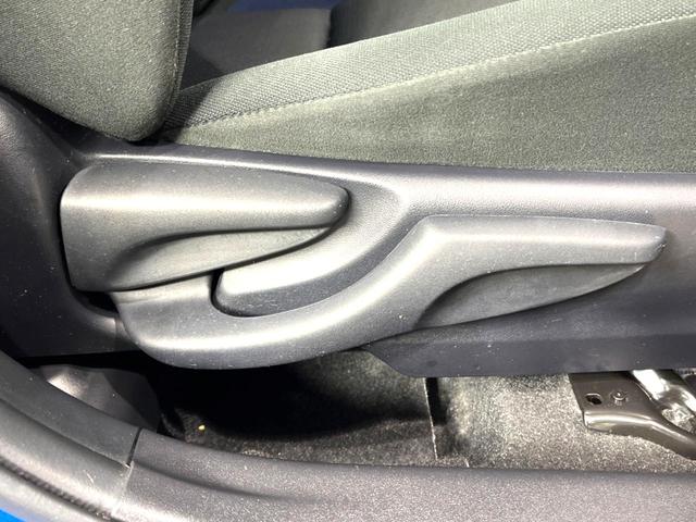 アクア S 純正ナビ バックカメラ 衝突軽減 禁煙車 ドラレコ ETC2.0 オートエアコン Bluetooth フルセグ オートマチックハイビーム 横滑り防止装置 ドアバイザー プライバシーガラス(47枚目)