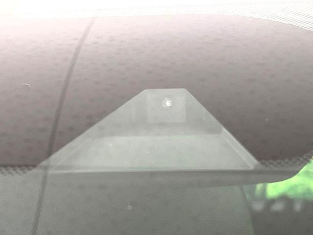 ノート X 禁煙車 全周囲カメラ ナビゲーション 衝突軽減装置 車線逸脱警報 クリアランスソナー オートライト スマートキー アイドリングストップ シートリフター バニティミラー スペアタイヤ(5枚目)