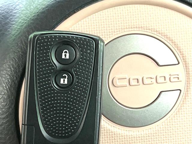 ミラココア ココアプラスX 禁煙車 スマートキー HIDヘッド オートエアコン CD再生 電動格納ミラー 衝突安全ボディー 横滑り防止装置 アイドリングストップ ルーフレール バニティーミラー ベンチシート 盗難防止システム(3枚目)