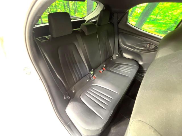 ヤリス ハイブリッドＸ　バックカメラ　衝突被害軽減システム　レーダークルーズ　禁煙車　ビルトインＥＴＣ　車線逸脱警報　オートライト　オートエアコン　Ｂｌｕｅｔｏｏｔｈ（10枚目）