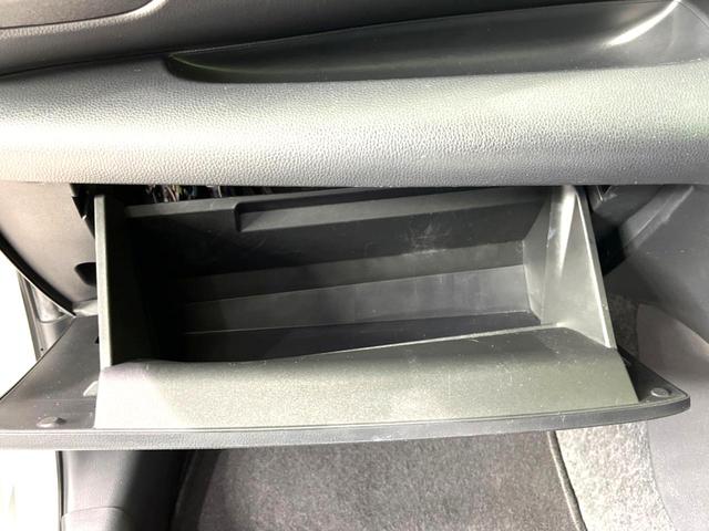 ヤリス ハイブリッドＸ　バックカメラ　衝突被害軽減システム　レーダークルーズ　禁煙車　ビルトインＥＴＣ　車線逸脱警報　オートライト　オートエアコン　Ｂｌｕｅｔｏｏｔｈ（32枚目）