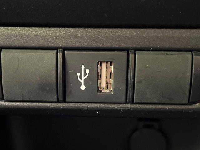 ヤリス ハイブリッドＸ　バックカメラ　衝突被害軽減システム　レーダークルーズ　禁煙車　ビルトインＥＴＣ　車線逸脱警報　オートライト　オートエアコン　Ｂｌｕｅｔｏｏｔｈ（49枚目）