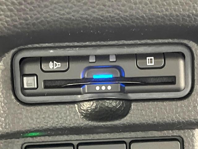 N-BOXカスタム Lターボ スタイル+ブラック 両側電動ドア 純正SDナビ バックカメラ 衝突被害軽減システム 禁煙車 レザーシート ドラレコ コーナーセンサー スマートキー LEDヘッド ビルトインETC クルコン 車線逸脱警報 オートライト(7枚目)