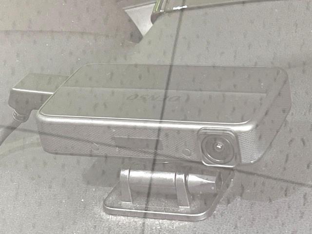 ノート ｅ－パワー　Ｂ　ＳＤナビ　全周囲カメラ　ｂｌｕｅｔｏｏｔｈ　ドラレコ　ＥＴＣ　デジタルインナーミラー　禁煙車　オートライト　オートエアコン　スマートキー　電動格納ミラー　バニティミラー　車線逸脱警報（6枚目）