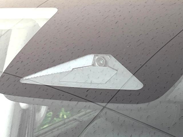 フリード クロスター 登録済未使用車 両側電動ドア 衝突被害軽減システム レーダークルーズ ハーフレザーシート シートヒーター コーナーセンサー LEDヘッド オートハイビーム 車線逸脱警報 オートライト オートエアコン(6枚目)