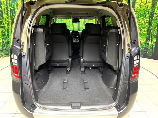 フリード クロスター 登録済未使用車 両側電動ドア 衝突被害軽減システム レーダークルーズ ハーフレザーシート シートヒーター コーナーセンサー LEDヘッド オートハイビーム 車線逸脱警報 オートライト オートエアコン(10枚目)