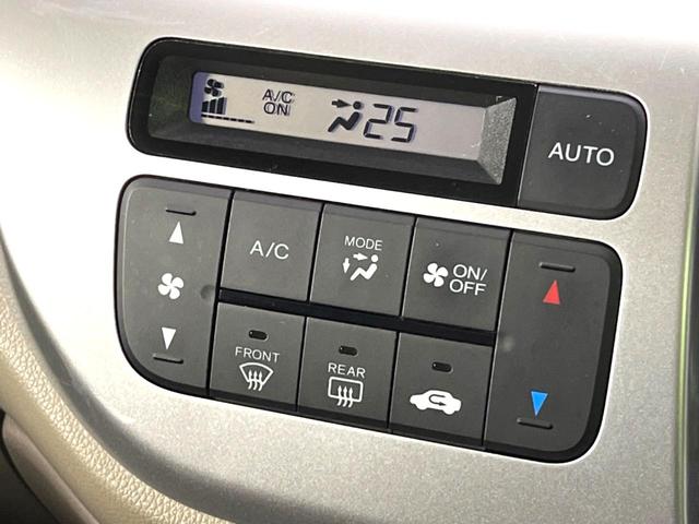 【オートエアコン】一度お好みの温度に設定すれば、車内の温度を検知し風量や温度を自動で調整。暑い…寒い…と何度もスイッチ操作をする必要はありません。快適な車内空間には必須の機能ですね♪