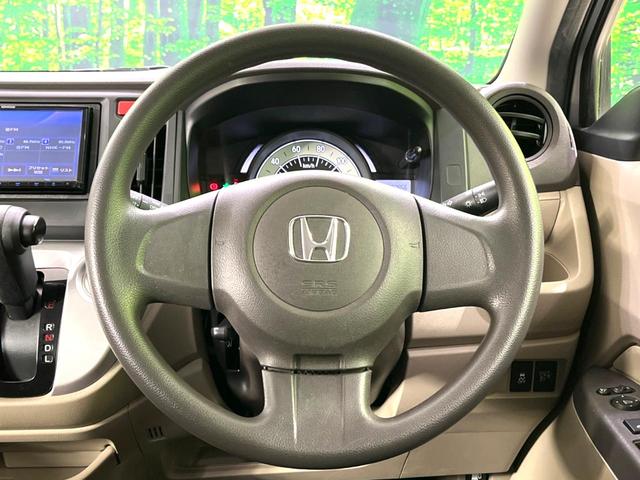 インテリアに合わせたデザインのステアリングは、運転される方のことも考え、運転しやすい形状、大きさです。是非一度、実際に触ってお確かめください。