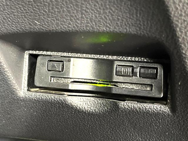 プリウス S 衝突軽減装置 ナビゲーション バックカメラ レーダークルーズコントロール オートハイビーム ETC シートリフター ステアリングスイッチ 革巻きステアリング LEDヘッドライト オートライト(7枚目)