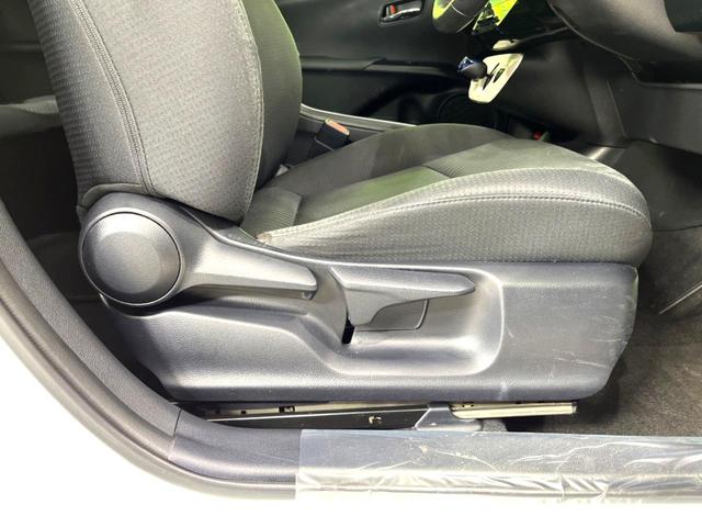 プリウス S 衝突軽減装置 ナビゲーション バックカメラ レーダークルーズコントロール オートハイビーム ETC シートリフター ステアリングスイッチ 革巻きステアリング LEDヘッドライト オートライト(8枚目)