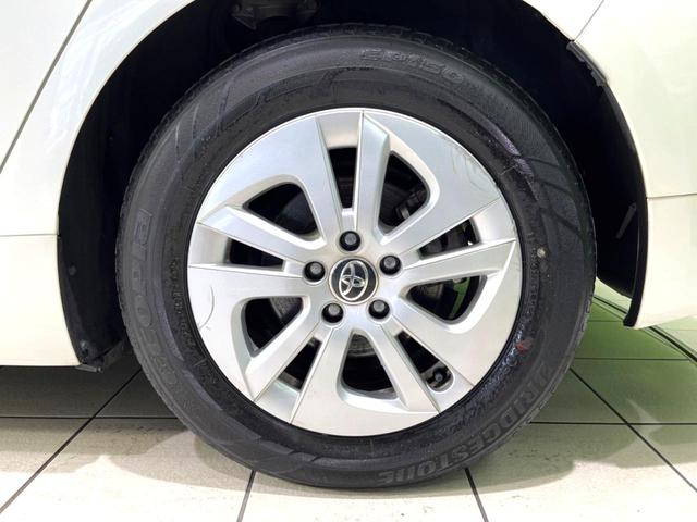 プリウス S 衝突軽減装置 ナビゲーション バックカメラ レーダークルーズコントロール オートハイビーム ETC シートリフター ステアリングスイッチ 革巻きステアリング LEDヘッドライト オートライト(35枚目)