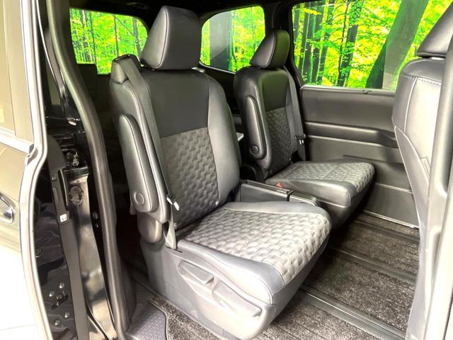 ヴォクシー ハイブリッドＳ－Ｚ　両側電動スライドドア　純正１０．５型ディスプレイオーディオ　バックカメラ　１００Ｖ電源　衝突被害軽減システム　禁煙車　ハーフレザーシート　コーナーセンサー　スマートキー　ＬＥＤヘッド　ＥＴＣ２．０（9枚目）