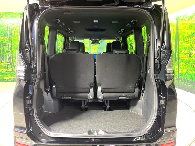 ヴォクシー ハイブリッドＳ－Ｚ　両側電動スライドドア　純正１０．５型ディスプレイオーディオ　バックカメラ　１００Ｖ電源　衝突被害軽減システム　禁煙車　ハーフレザーシート　コーナーセンサー　スマートキー　ＬＥＤヘッド　ＥＴＣ２．０（11枚目）