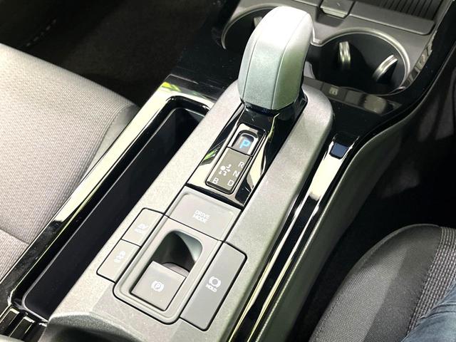 プリウス Ｘ　現行モデル　禁煙車　純正ディスプレイオーディオ　ブラインドスポットモニター　衝突軽減装置　ＡＣ１００Ｖ電源　ビルトインＥＴＣ　ドラレコ　純正革巻きステアリング　ステアリングスイッチ（5枚目）
