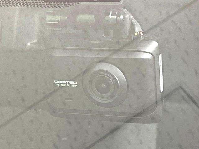 プリウス Ｘ　現行モデル　禁煙車　純正ディスプレイオーディオ　ブラインドスポットモニター　衝突軽減装置　ＡＣ１００Ｖ電源　ビルトインＥＴＣ　ドラレコ　純正革巻きステアリング　ステアリングスイッチ（8枚目）