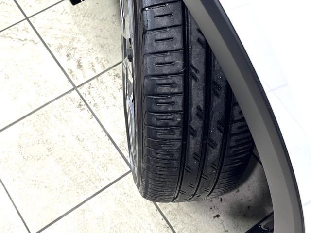 プリウス Ｘ　現行モデル　禁煙車　純正ディスプレイオーディオ　ブラインドスポットモニター　衝突軽減装置　ＡＣ１００Ｖ電源　ビルトインＥＴＣ　ドラレコ　純正革巻きステアリング　ステアリングスイッチ（26枚目）