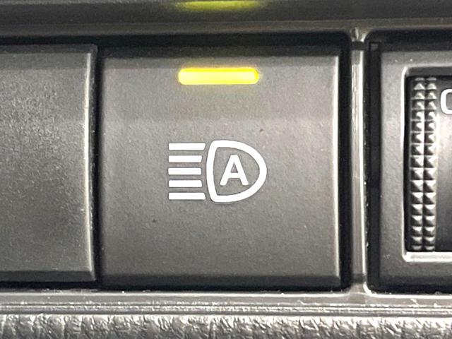 プリウス Ｘ　現行モデル　禁煙車　純正ディスプレイオーディオ　ブラインドスポットモニター　衝突軽減装置　ＡＣ１００Ｖ電源　ビルトインＥＴＣ　ドラレコ　純正革巻きステアリング　ステアリングスイッチ（41枚目）