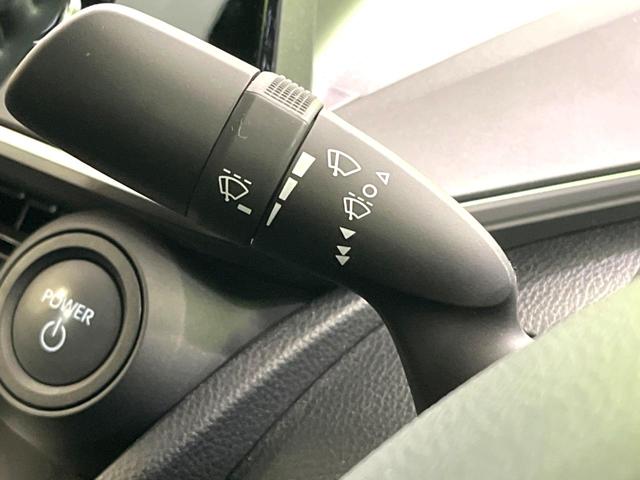 プリウス Ｘ　現行モデル　禁煙車　純正ディスプレイオーディオ　ブラインドスポットモニター　衝突軽減装置　ＡＣ１００Ｖ電源　ビルトインＥＴＣ　ドラレコ　純正革巻きステアリング　ステアリングスイッチ（44枚目）