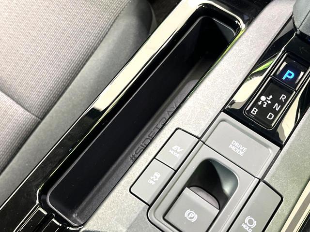 プリウス Ｘ　現行モデル　禁煙車　純正ディスプレイオーディオ　ブラインドスポットモニター　衝突軽減装置　ＡＣ１００Ｖ電源　ビルトインＥＴＣ　ドラレコ　純正革巻きステアリング　ステアリングスイッチ（51枚目）