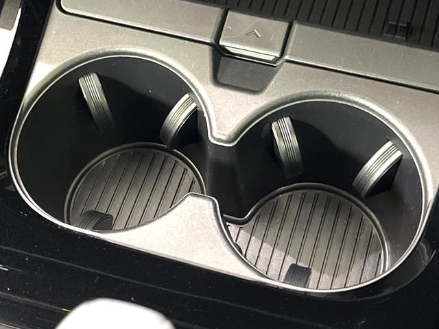 プリウス Ｘ　現行モデル　禁煙車　純正ディスプレイオーディオ　ブラインドスポットモニター　衝突軽減装置　ＡＣ１００Ｖ電源　ビルトインＥＴＣ　ドラレコ　純正革巻きステアリング　ステアリングスイッチ（53枚目）