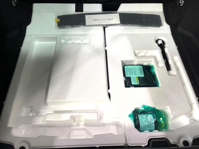 プリウス Ｘ　現行モデル　禁煙車　純正ディスプレイオーディオ　ブラインドスポットモニター　衝突軽減装置　ＡＣ１００Ｖ電源　ビルトインＥＴＣ　ドラレコ　純正革巻きステアリング　ステアリングスイッチ（67枚目）