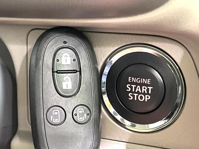 【キーレススタートシステム】カバンやポケットに入れたままでもドアの施錠・解錠が可能なスマートキーを装備。エンジンのオン・オフ時もカギを取り出す必要が無いからとっても便利です♪