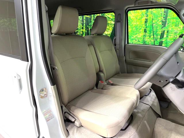 運転席まわりには十分なスペースがあり、大柄な方でもゆったり運転していただける環境です。