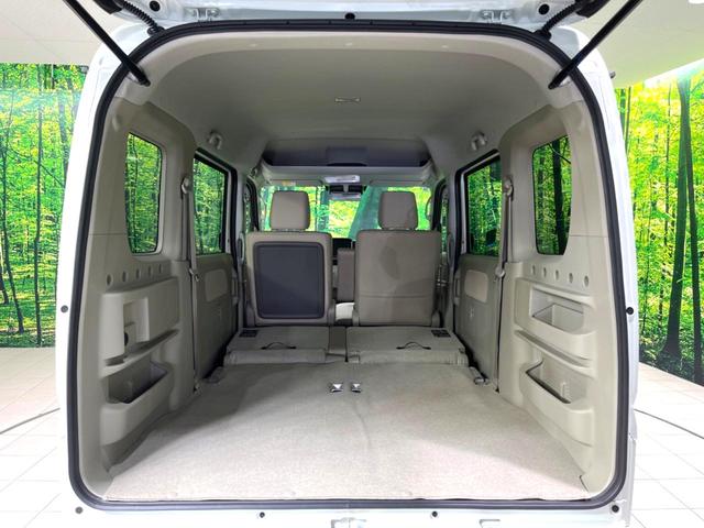 普段のお買い物や通勤、送迎等に十分な荷室スペースを確保しております。セカンドシートを倒すと、大きな荷物の積載も可能です♪