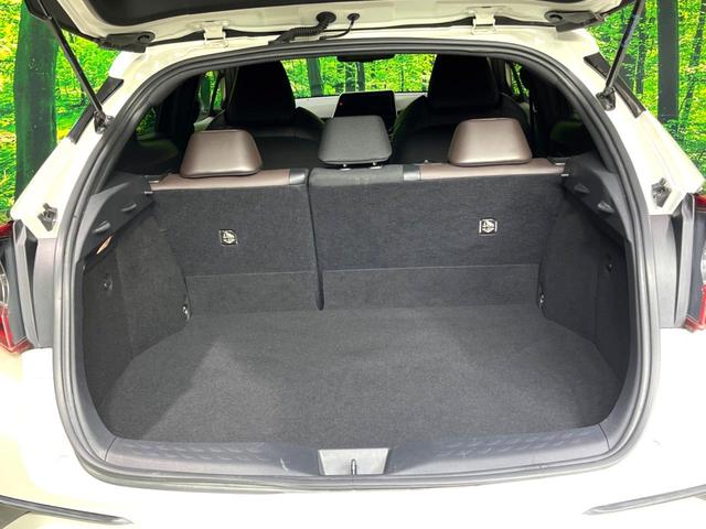 Ｃ－ＨＲ Ｇ　バックカメラ　衝突被害軽減システム　レーダークルーズ　禁煙車　ハーフレザーシート　コーナーセンサー　スマートキー　ＬＥＤヘッド　ビルトインＥＴＣ　純正１８インチアルミ　オートハイビーム　オートライト（13枚目）