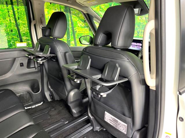 セレナ ハイウェイスターＶ　禁煙車　純正１２．３型ナビ　全周囲カメラ　両側ハンズフリーパワースライドドア　プロパイロット　ブラック２トーンルーフ　ＥＴＣ　レーンキープアシスト　オートハイビーム　リアオートエアコン　オートライト（33枚目）