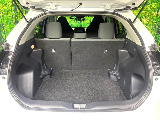 ヤリスクロス Ｘ　ＳＤナビ　バックカメラ　衝突被害軽減システム　レーダークルーズ　禁煙車　ドラレコ　コーナーセンサー　スマートキー　ＥＴＣ　オートハイビーム　車線逸脱警報　オートライト　Ｂｌｕｅｔｏｏｔｈ　フルセグ（13枚目）