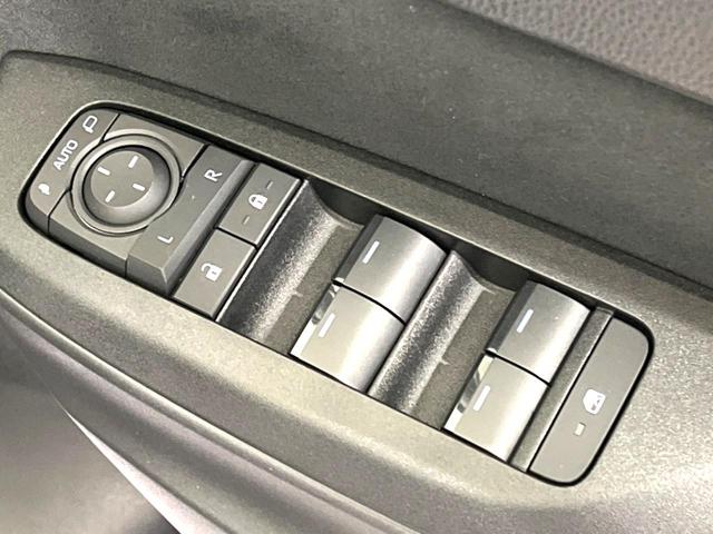 ヤリスクロス Ｘ　ＳＤナビ　バックカメラ　衝突被害軽減システム　レーダークルーズ　禁煙車　ドラレコ　コーナーセンサー　スマートキー　ＥＴＣ　オートハイビーム　車線逸脱警報　オートライト　Ｂｌｕｅｔｏｏｔｈ　フルセグ（36枚目）