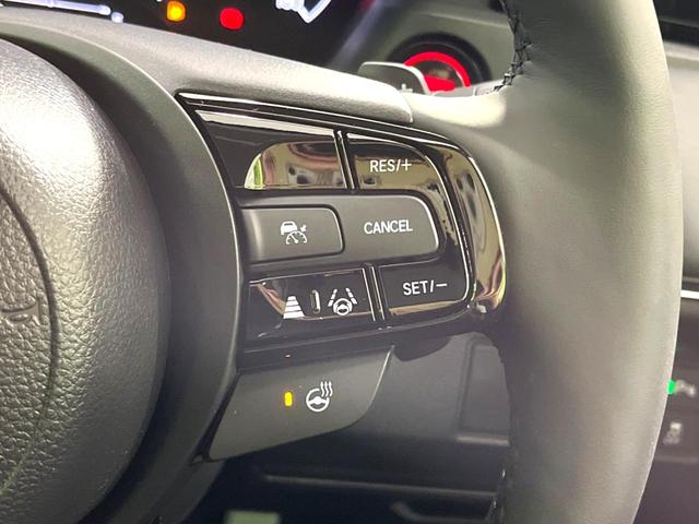 ヴェゼル ｅ：ＨＥＶ　Ｚ　登録済未使用車　純正９インチナビ　全周囲カメラ　衝突軽減　レーダークルーズ　ＥＴＣ　ＬＥＤヘッド　オートライト　オートエアコン　電動リアゲート　前席シートヒーター　コーナーセンサー　電動パーキング（6枚目）