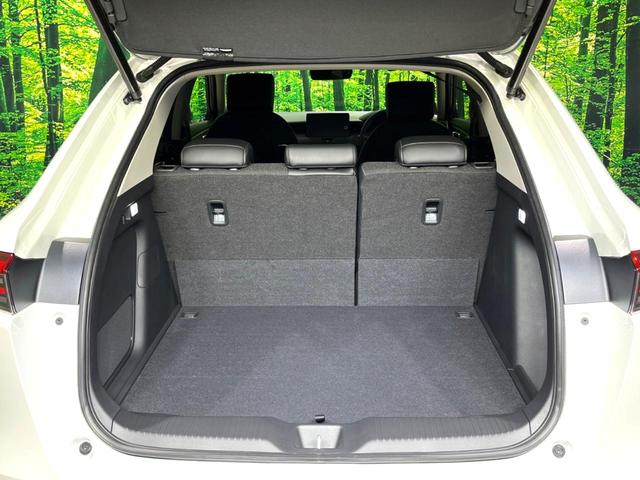 ヴェゼル ｅ：ＨＥＶ　Ｚ　登録済未使用車　純正９インチナビ　全周囲カメラ　衝突軽減　レーダークルーズ　ＥＴＣ　ＬＥＤヘッド　オートライト　オートエアコン　電動リアゲート　前席シートヒーター　コーナーセンサー　電動パーキング（10枚目）