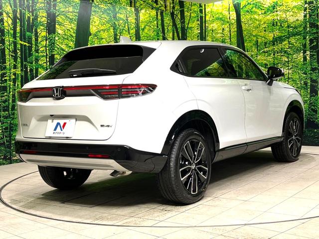 ヴェゼル ｅ：ＨＥＶ　Ｚ　登録済未使用車　純正９インチナビ　全周囲カメラ　衝突軽減　レーダークルーズ　ＥＴＣ　ＬＥＤヘッド　オートライト　オートエアコン　電動リアゲート　前席シートヒーター　コーナーセンサー　電動パーキング（17枚目）
