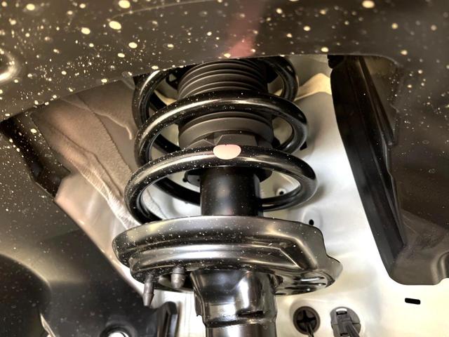 ヴェゼル ｅ：ＨＥＶ　Ｚ　登録済未使用車　純正９インチナビ　全周囲カメラ　衝突軽減　レーダークルーズ　ＥＴＣ　ＬＥＤヘッド　オートライト　オートエアコン　電動リアゲート　前席シートヒーター　コーナーセンサー　電動パーキング（23枚目）