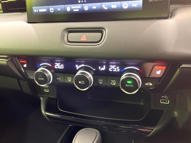 ヴェゼル ｅ：ＨＥＶ　Ｚ　登録済未使用車　純正９インチナビ　全周囲カメラ　衝突軽減　レーダークルーズ　ＥＴＣ　ＬＥＤヘッド　オートライト　オートエアコン　電動リアゲート　前席シートヒーター　コーナーセンサー　電動パーキング（26枚目）