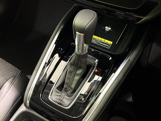 ヴェゼル ｅ：ＨＥＶ　Ｚ　登録済未使用車　純正９インチナビ　全周囲カメラ　衝突軽減　レーダークルーズ　ＥＴＣ　ＬＥＤヘッド　オートライト　オートエアコン　電動リアゲート　前席シートヒーター　コーナーセンサー　電動パーキング（27枚目）