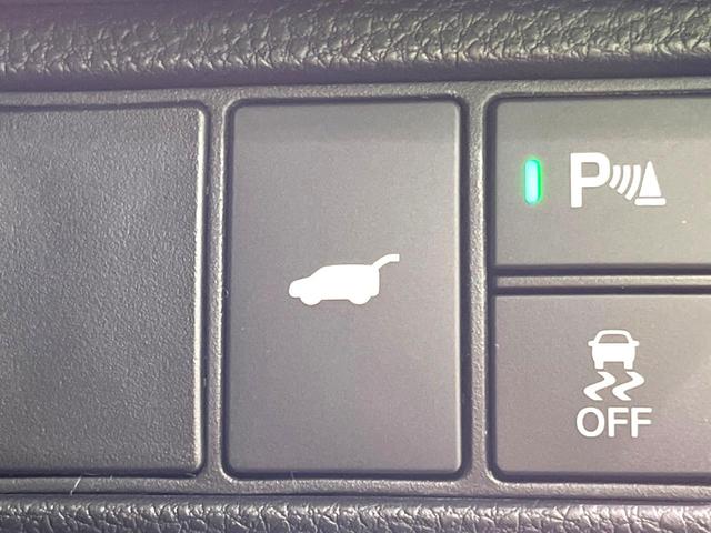 ヴェゼル ｅ：ＨＥＶ　Ｚ　登録済未使用車　純正９インチナビ　全周囲カメラ　衝突軽減　レーダークルーズ　ＥＴＣ　ＬＥＤヘッド　オートライト　オートエアコン　電動リアゲート　前席シートヒーター　コーナーセンサー　電動パーキング（32枚目）