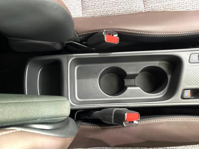 ヤリスクロス ハイブリッドＺ　純正８型ディスプレイオーディオ　全周囲カメラ　ｂｌｕｅｔｏｔｏｔｈ　フルセグ　前席シートヒーター　レーダークルーズコントロール　ＥＴＣ２．０　ＬＥＤヘッド　ＬＥＤフォグ　パワーバックドア（50枚目）