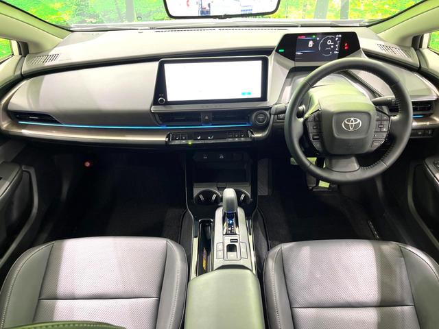 プリウス Z 禁煙車 純正12.3型ナビ 全周囲カメラ ブラインドスポットモニター 衝突軽減装置 レーダークルーズコントロール シートベンチレーション パワーバックドア ETC レザー調シート パワーシート(2枚目)
