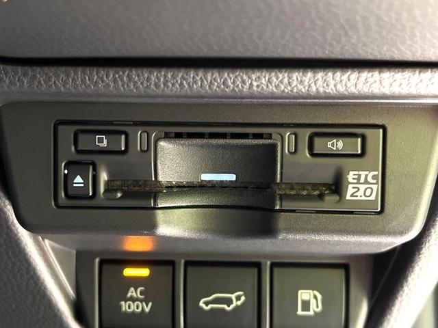 プリウス Z 禁煙車 純正12.3型ナビ 全周囲カメラ ブラインドスポットモニター 衝突軽減装置 レーダークルーズコントロール シートベンチレーション パワーバックドア ETC レザー調シート パワーシート(7枚目)