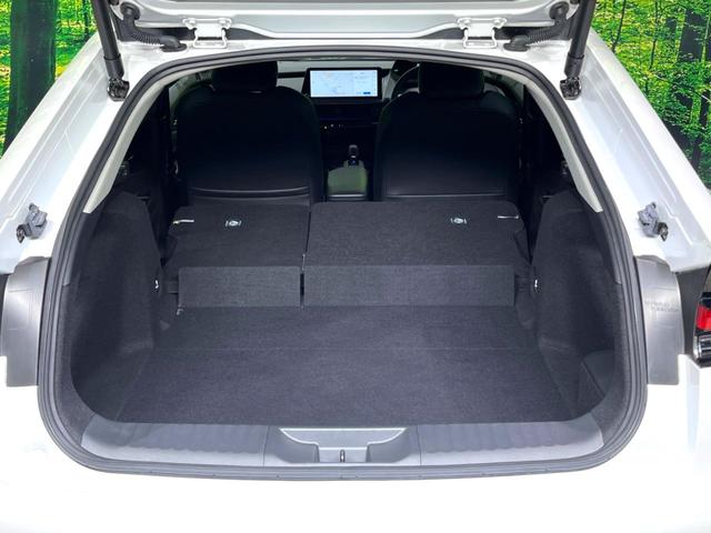 プリウス Z 禁煙車 純正12.3型ナビ 全周囲カメラ ブラインドスポットモニター 衝突軽減装置 レーダークルーズコントロール シートベンチレーション パワーバックドア ETC レザー調シート パワーシート(11枚目)