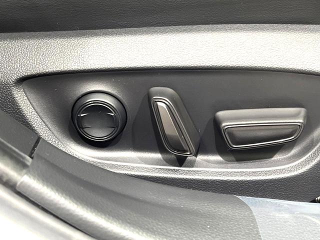 プリウス Z 禁煙車 純正12.3型ナビ 全周囲カメラ ブラインドスポットモニター 衝突軽減装置 レーダークルーズコントロール シートベンチレーション パワーバックドア ETC レザー調シート パワーシート(47枚目)